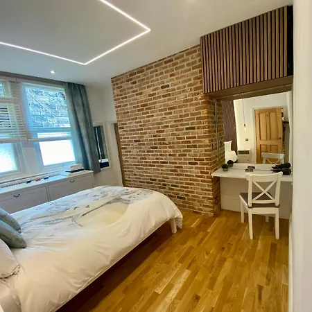 Stylish Ground Floor Flat On Tree-lined Street Apartment *