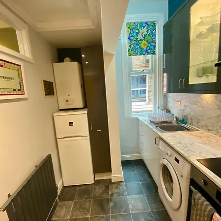 Stylish Ground Floor Flat On Tree-lined Street Apartment Harrogate