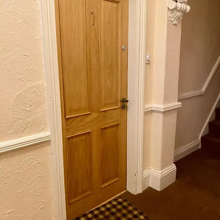 Apartman Stylish Ground Floor Flat On Tree-lined Street