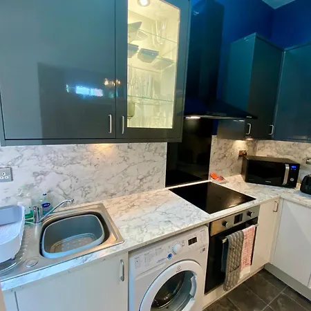 Apartman Stylish Ground Floor Flat On Tree-lined Street *
